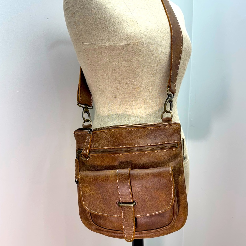 ROOTS CROSSBODY SADLE BAG•BEAUTIFUL NATURAL LEATHER TONE•ADJUSTABLE STRAP•L.NEW